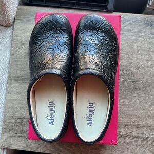 NEW IN BOX - Alegria clogs